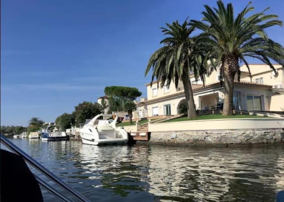 Empuriabrava, T2 Avec Piscine, Terrasse, Barbecue Daire Dış mekan fotoğraf